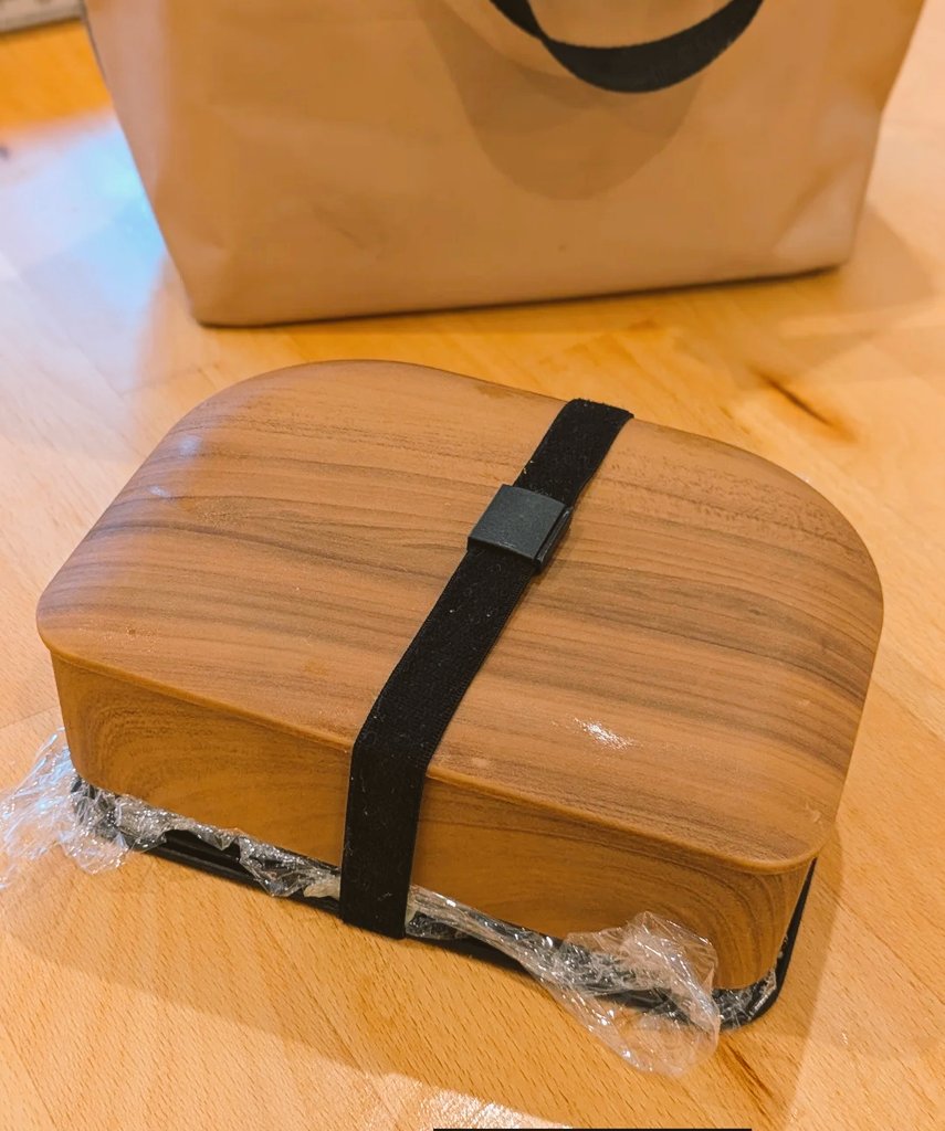 フタの閉まっているお弁当箱