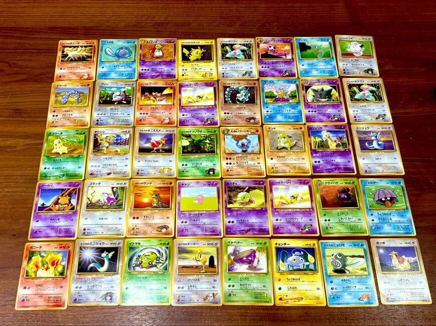 友人が持ってきた缶に入っていたポケモンカード