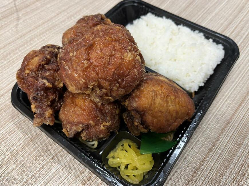 とんでもないボリュームの「デカ5弁当」