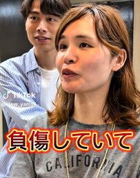 腕を負傷してスタイリングができない女性　「癖毛をいかしたショート」で激変した姿が素敵