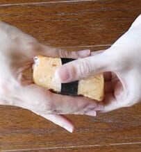【休日出勤の夫に作るエール弁当】まるでお寿司のような「握り風おにぎり」がかわいい！手作りクッキーも添えて愛情たっぷり