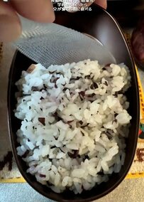 元料理人の父が息子に作る【梅ひじき弁当】彩り豊かなおかずを2段重ねにする詰めワザに反響！