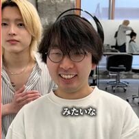 おでこの広さに悩む男性がプロの「似合わせカット」でイメチェン。前髪を狭く作って立ち上げる工夫でコンプレックスをカバーし、「かっこいい」と大満足の変身姿