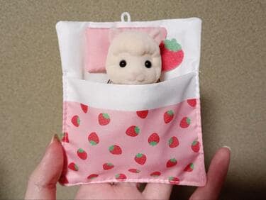 ぬい活やシル活に便利です！布団の形の「ドールポーチ」をセリアで発見