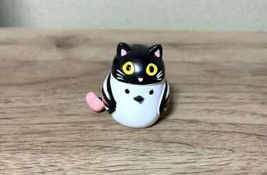 ハロウィンの飾りに！キャンドゥの「黒猫シマエナガ置物」がかわいい