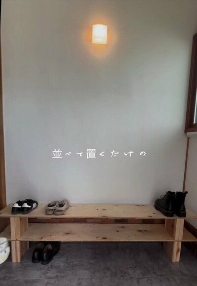 足場板と合板で作った2段の靴置き