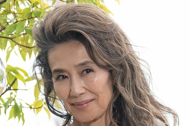67歳 萬田久子 春めく全身桜色コーデが反響「とても華やか」「オシャレで決まってますね」「何歳まで綺麗なんですか！」