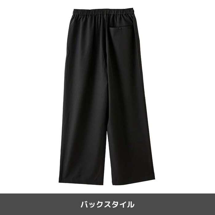 右後ろのポケットはスナップ付きで物が落ちにくい