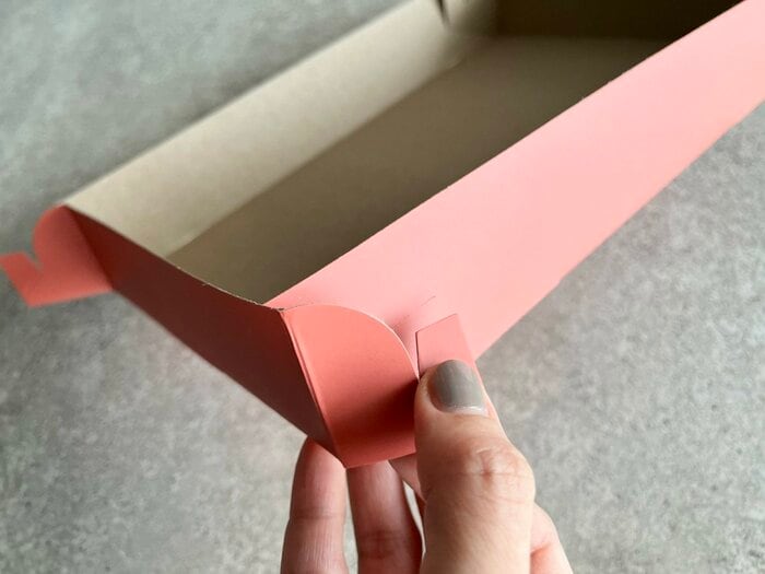 切り込みが入っているので、4か所すべて差し込む