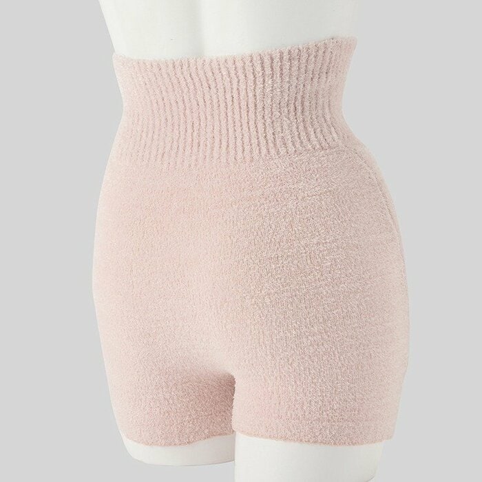 伸縮性が高く、体に優しくフィットする柔らかな生地