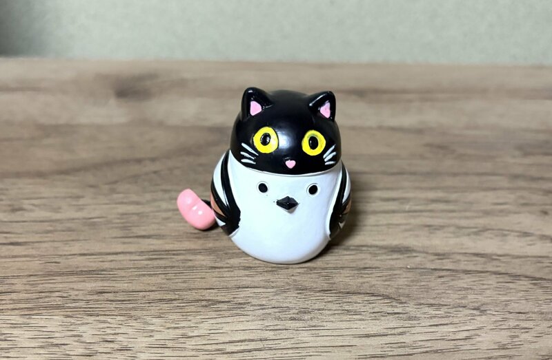 ハロウィンの飾りに！キャンドゥの「黒猫シマエナガ置物」がかわいい！シルバニアと同じくらいのサイズ感