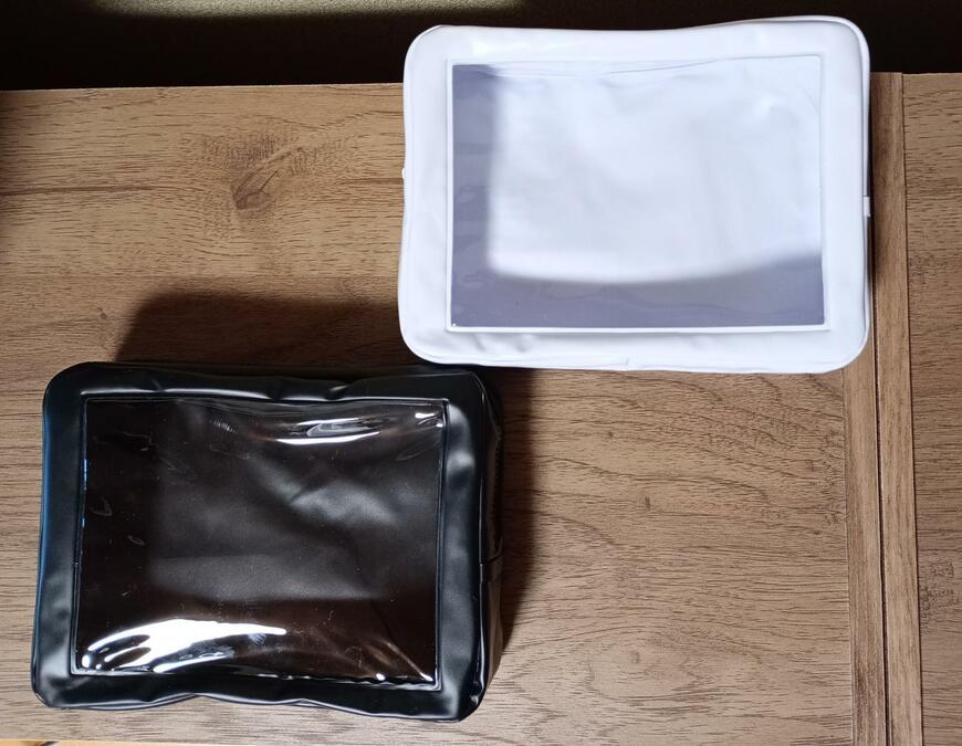 筆者撮影（セリア、窓付きポーチ 長方形）