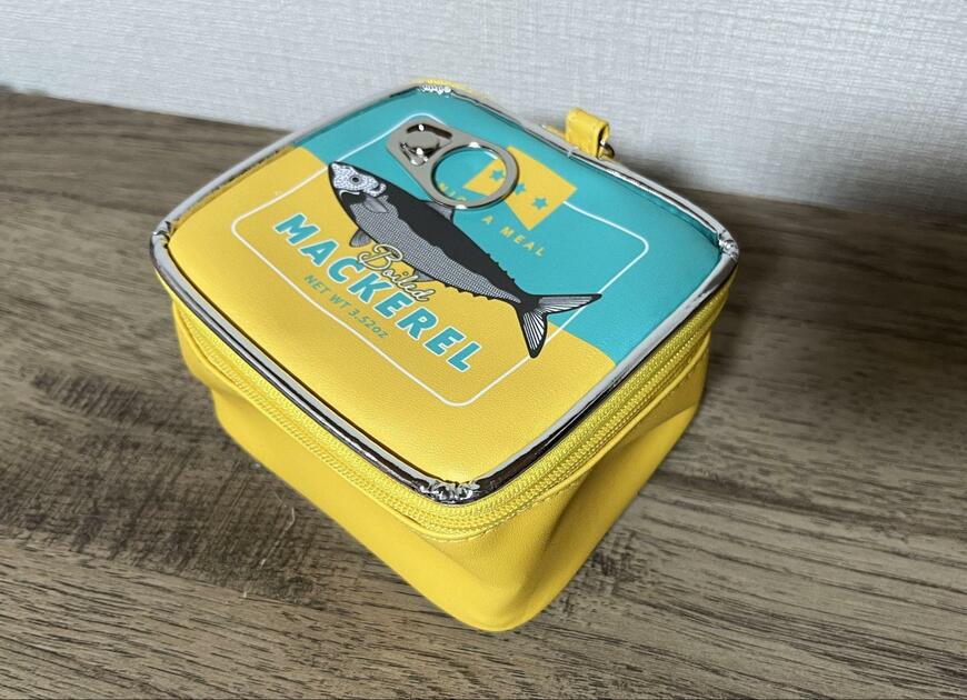 筆者撮影（ダイソー、四角ポーチ（魚））