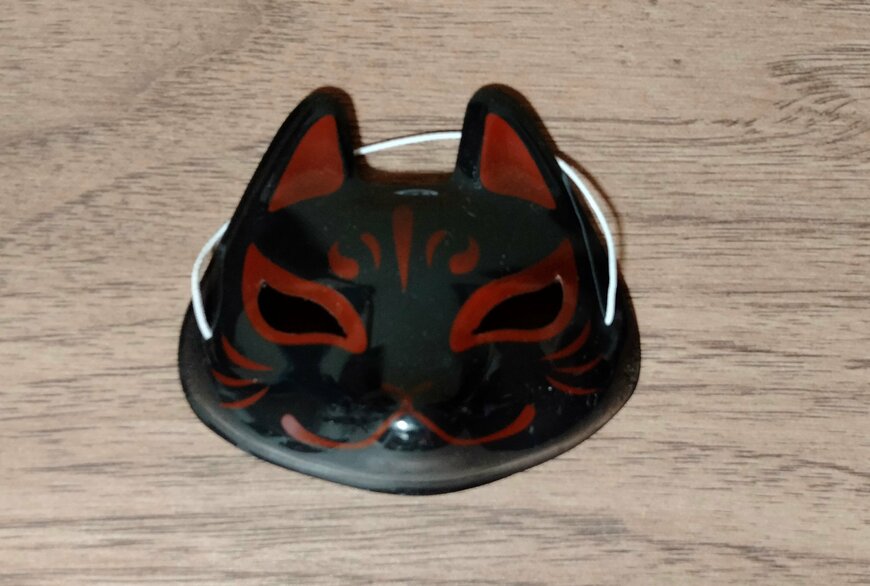 筆者撮影（セリア、ぬい用狐面 ヲタコレ）