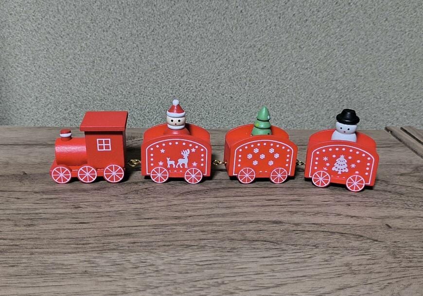 筆者撮影（ダイソー、ウッドトレインオブジェ）