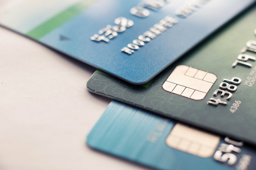 Amazon「Amazon Mastercard クラシック」とLINE「Visa LINE Pay クレジットカード」を比較、どちらがポイントを貯めやすいクレカか