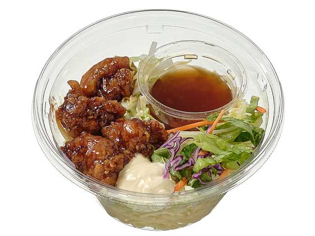 セブン-イレブンの新商品:甘辛鶏唐揚げのパスタサラダ