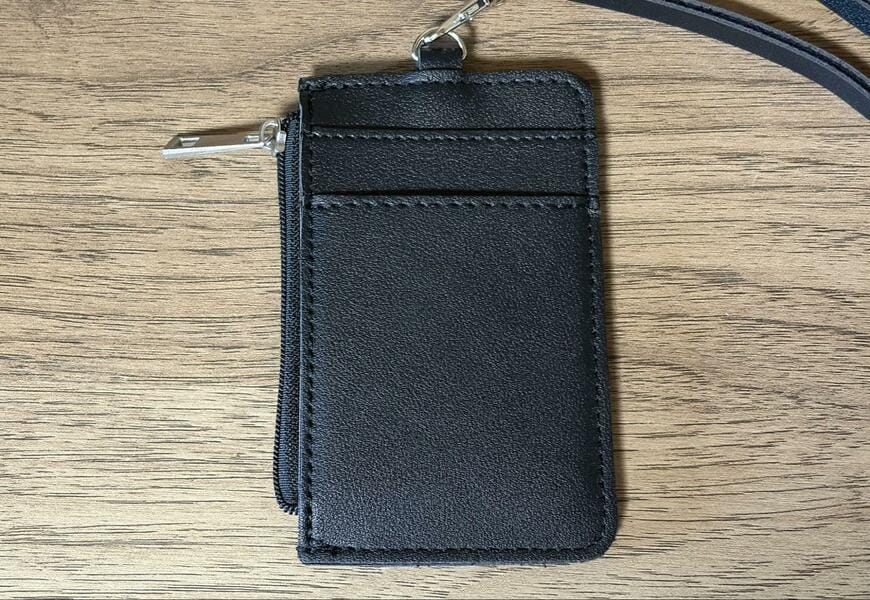 ダイソー、レザー調 小銭入れ付パスケースの画像