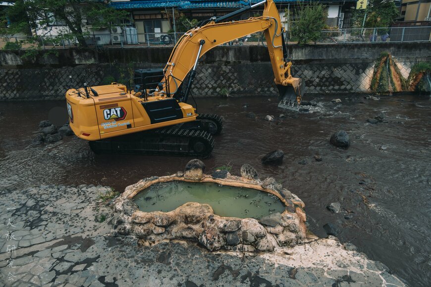 改修工事中のガニ湯