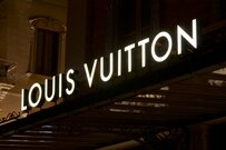 ルイ・ヴィトンの衝撃的なデザインのバッグを思わず二度見！「結構かわいい」「これは欲しい」と大反響