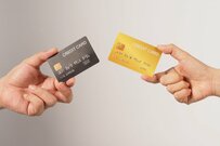 楽天証券のマネーブリッジは楽天カード決済とどっちがお得?それぞれのメリットやデメリットも解説