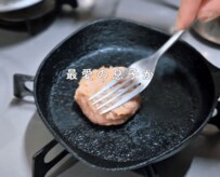 【時短弁当】おかずが驚きの23品目！小学生男児に作る「洋風ハンバーグ弁当」が話題