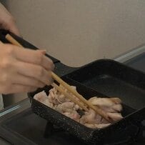 妻が夫に作る【豚と野菜のオイスターポン酢弁当】　彩りの綺麗な夏野菜の具が美味しそう