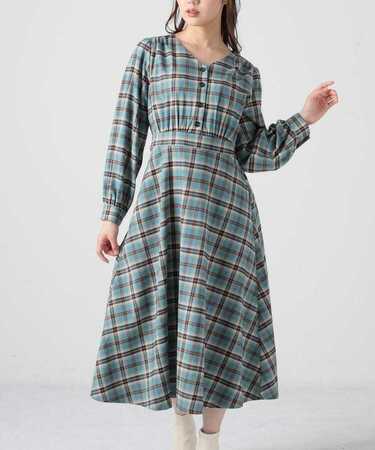 脚長効果も！ ハニーズのVネックワンピースが上品で素敵！ ハニーズの