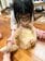 娘さんに抱っこされて仰向けになった茶トラ猫…「後悔はありません」のひとことに笑みがこぼれる