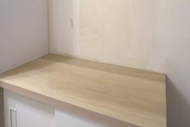 【帰りたくなる玄関】見るたびに萎えていた玄関の壁→たて格子リメイクでオシャレに大変身