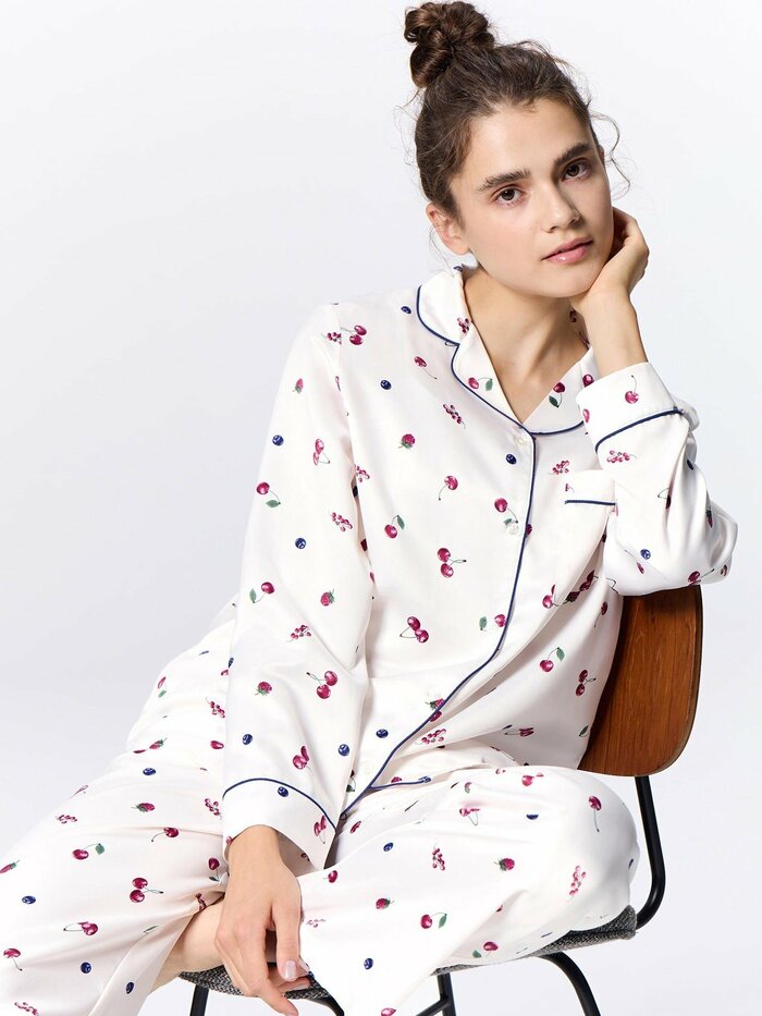 GU公式 サテンパジャマ(長袖&ロングパンツ)(ミックスフルーツ)