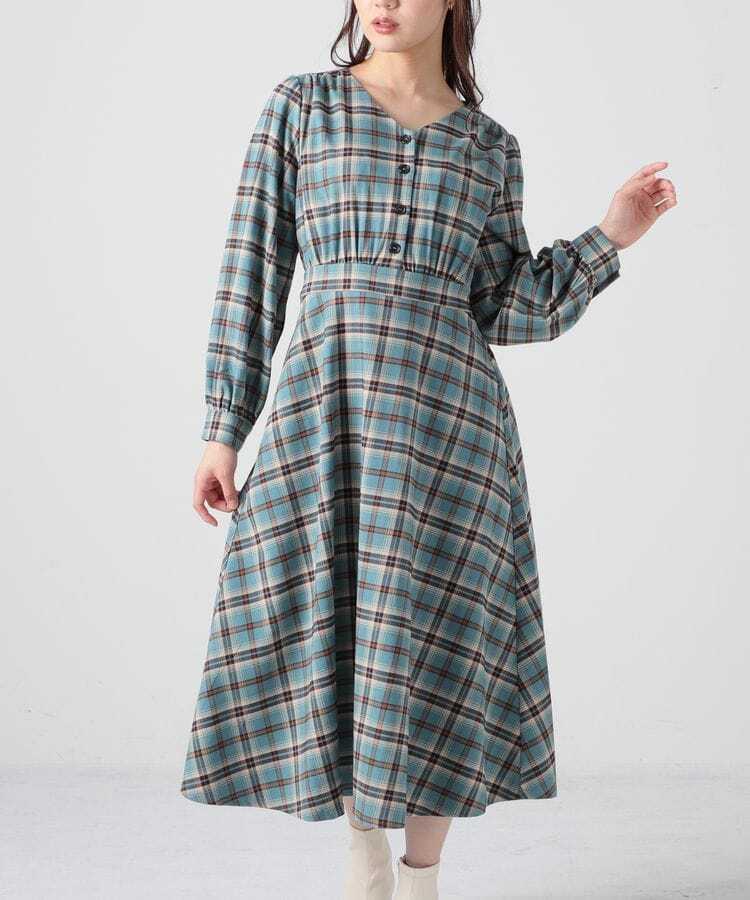 出所：ハニーズ公式通販 Vネックワンピース