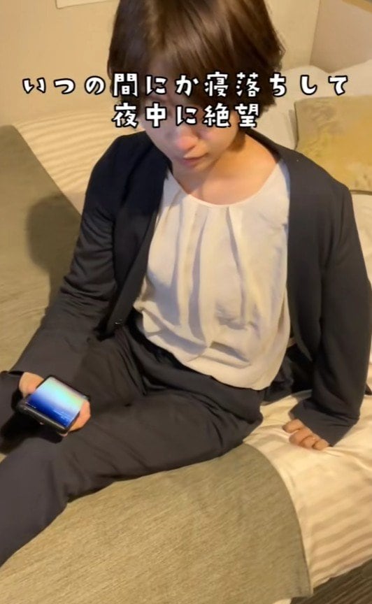 出所：@superhotel_official「ホテルあるある寛ぎすぎ」