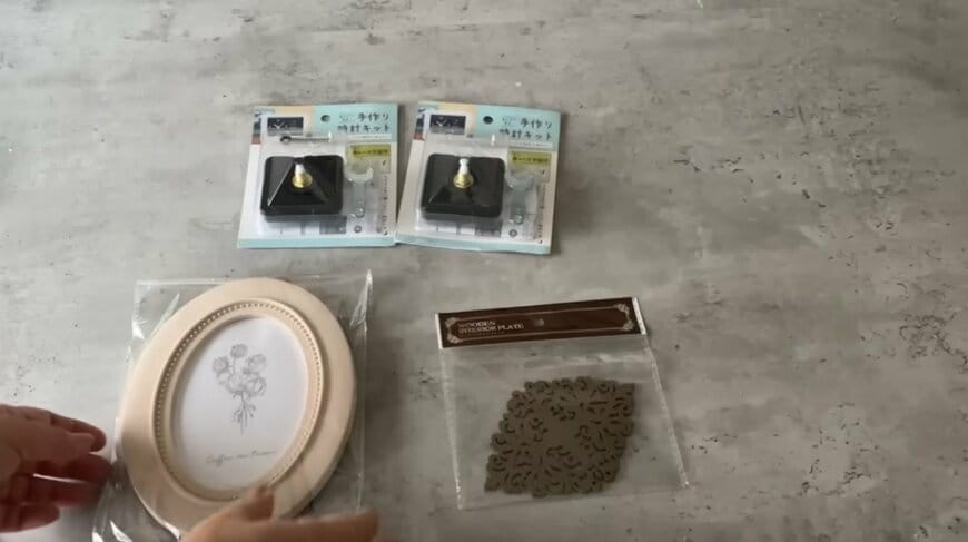 【100均DIY】セリアアイテムで簡単に作れるアンティーク風な壁掛け時計がおしゃれすぎる！