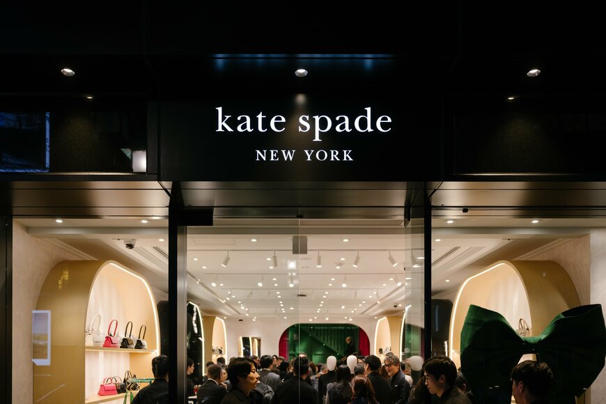 出所：タペストリー・ジャパン合同会社「ケイト・スペード ニューヨークは、銀座旗艦店リニューアルを記念し、山本舞香さん、佐野勇斗さん、ハローキティらをスペシャルゲストに迎え、オープニングセレモニーを開催」