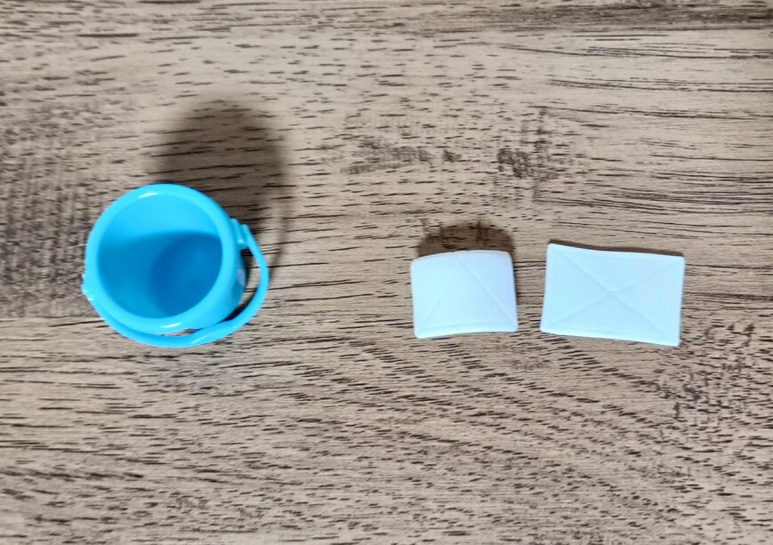 筆者撮影（セリア、ミニチュア バケツと雑巾）