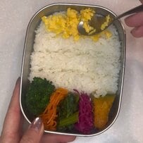 母が「高校生の娘」のために作る【そぼろ弁当】ダブル縞模様がおしゃれ！美しく詰まってセンス抜群！