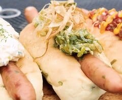 埼玉県の道の駅で味わう「深谷ねぎドッグ」とは？3種の食べ比べに「ねぎが香ばしい」「個性を楽しめる」
