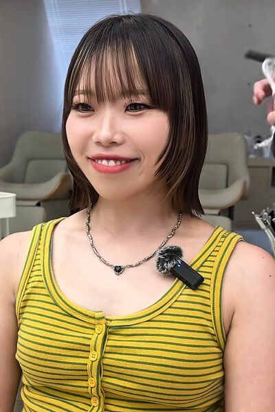 顔周りの自然な動きがおしゃれなレイヤーボブの完成