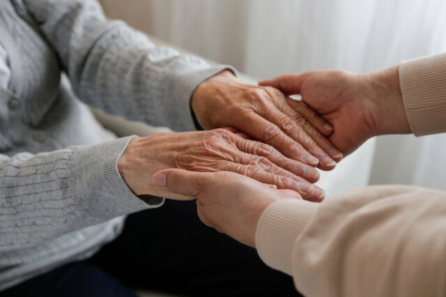 【介護と仕事】増加中の「ビジネスケアラー」を知っていますか？2030年には9兆円の経済損失に