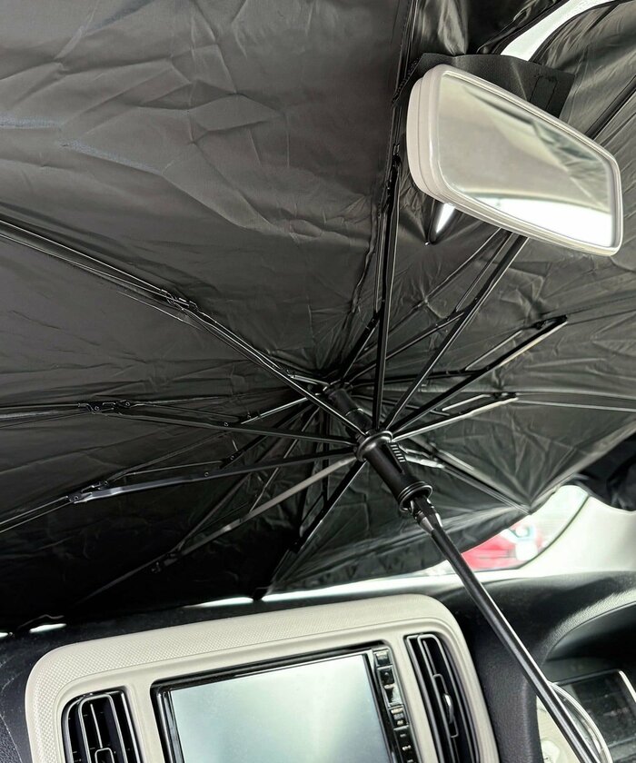 傘を開くようにシートを広げるだけで覆えます
