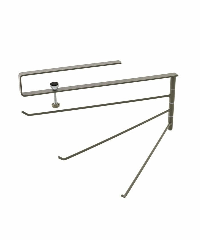 使わないときはハンガーを壁側に寄せておけば、見た目もすっきり