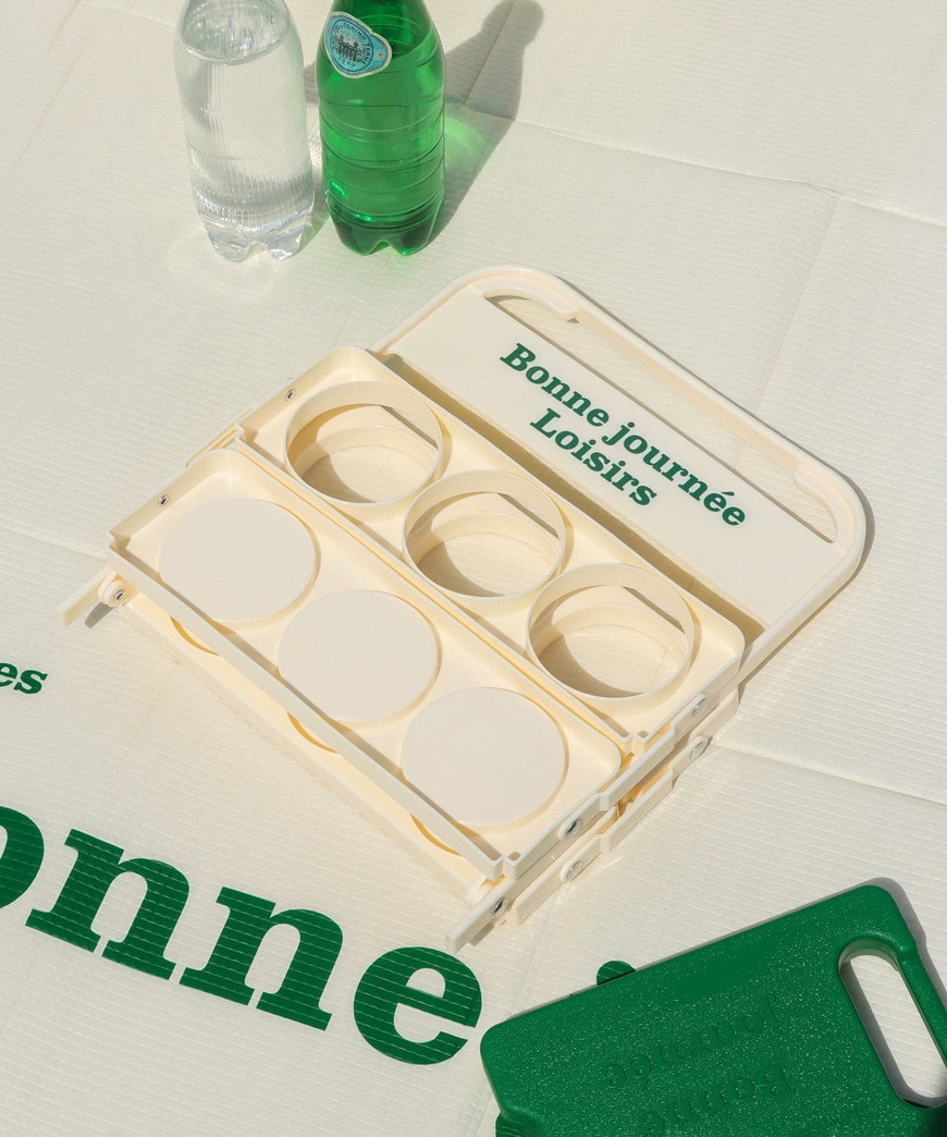 出所：3COINS公式　ドリンクホルダー