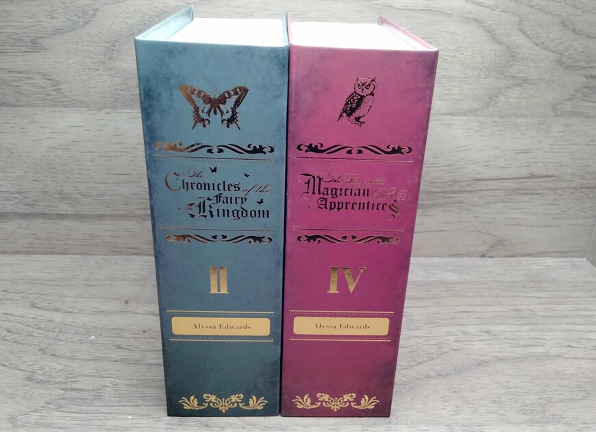 筆者撮影（セリア、ブック型ボックス M 魔法書）