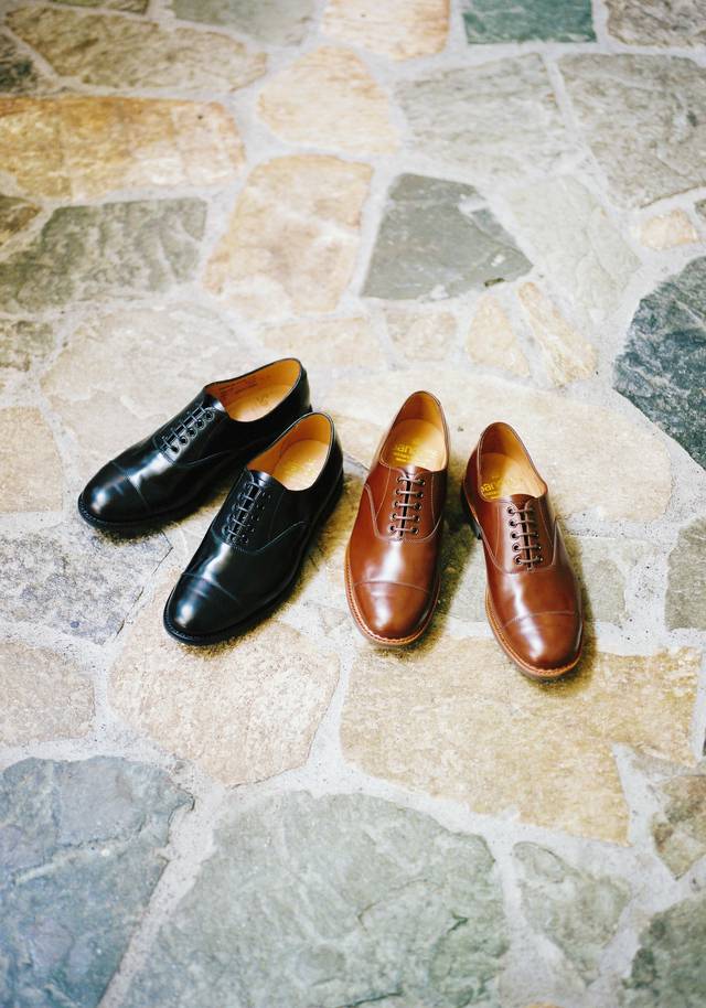 左はブラック、右はリッチタン