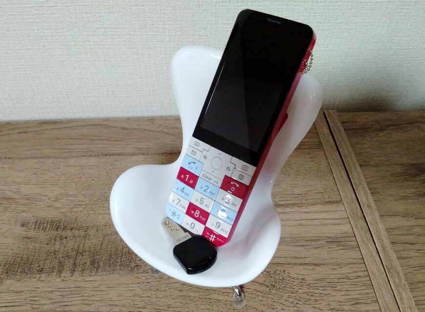 筆者撮影（ダイソー、インテリアチェア スタイリッシュカラー）