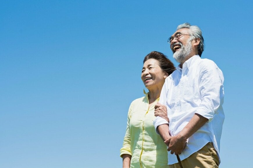 厚生年金・国民年金の「平均月額」はいくら？65歳以上・夫婦のみ無職世帯は月4万円の赤字も。働きながら受け取る「在職老齢年金」の注意点や「在職定時改定」も確認を