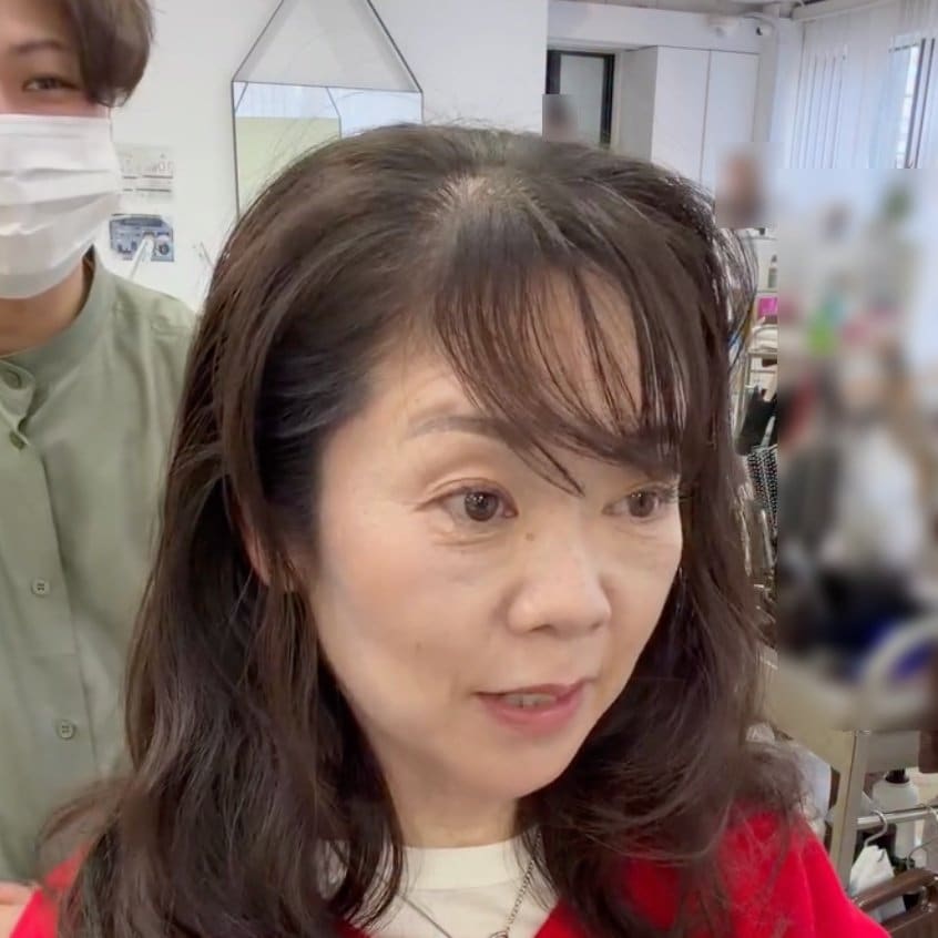 「切らなきゃ良かった」カットに抵抗があった女性 イメチェン後「すごい変わった」と驚きの笑顔！くびれを作り顔周りを整えた丸みのあるショートヘア