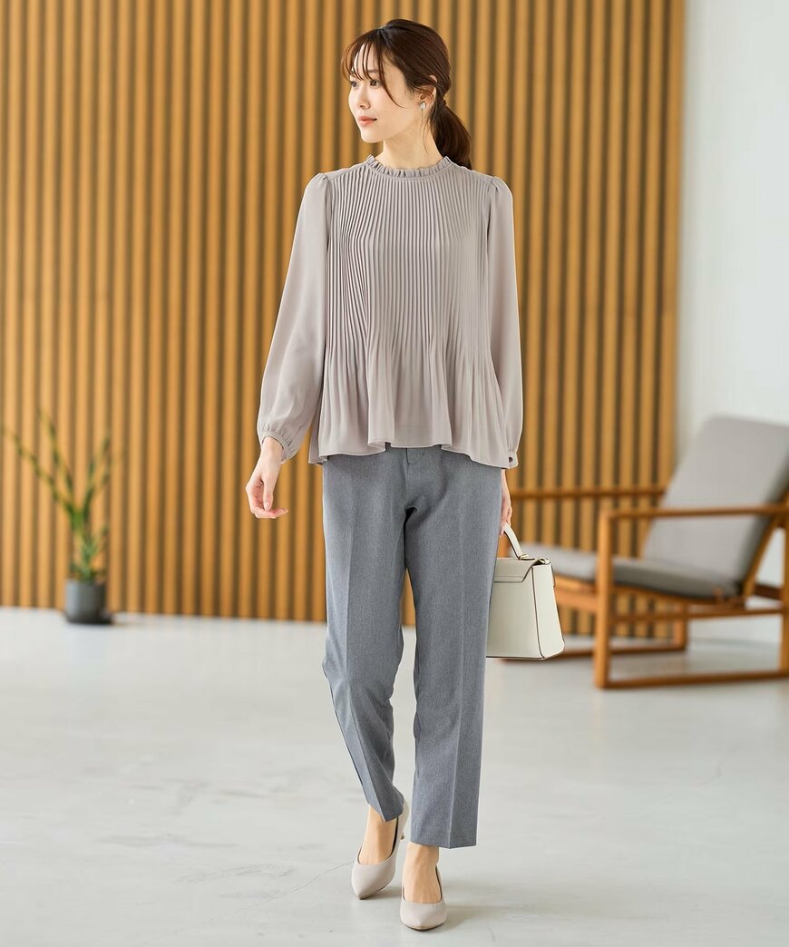 ハニーズ公式　プリーツ使いブラウスの画像