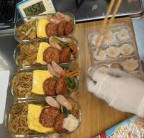 【5人分の焼きそば弁当】やる気25％の日でもとっても豪華！彩り豊かでボリューミーなお弁当が話題